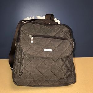 Baggalini backpack converts to shoulder bag